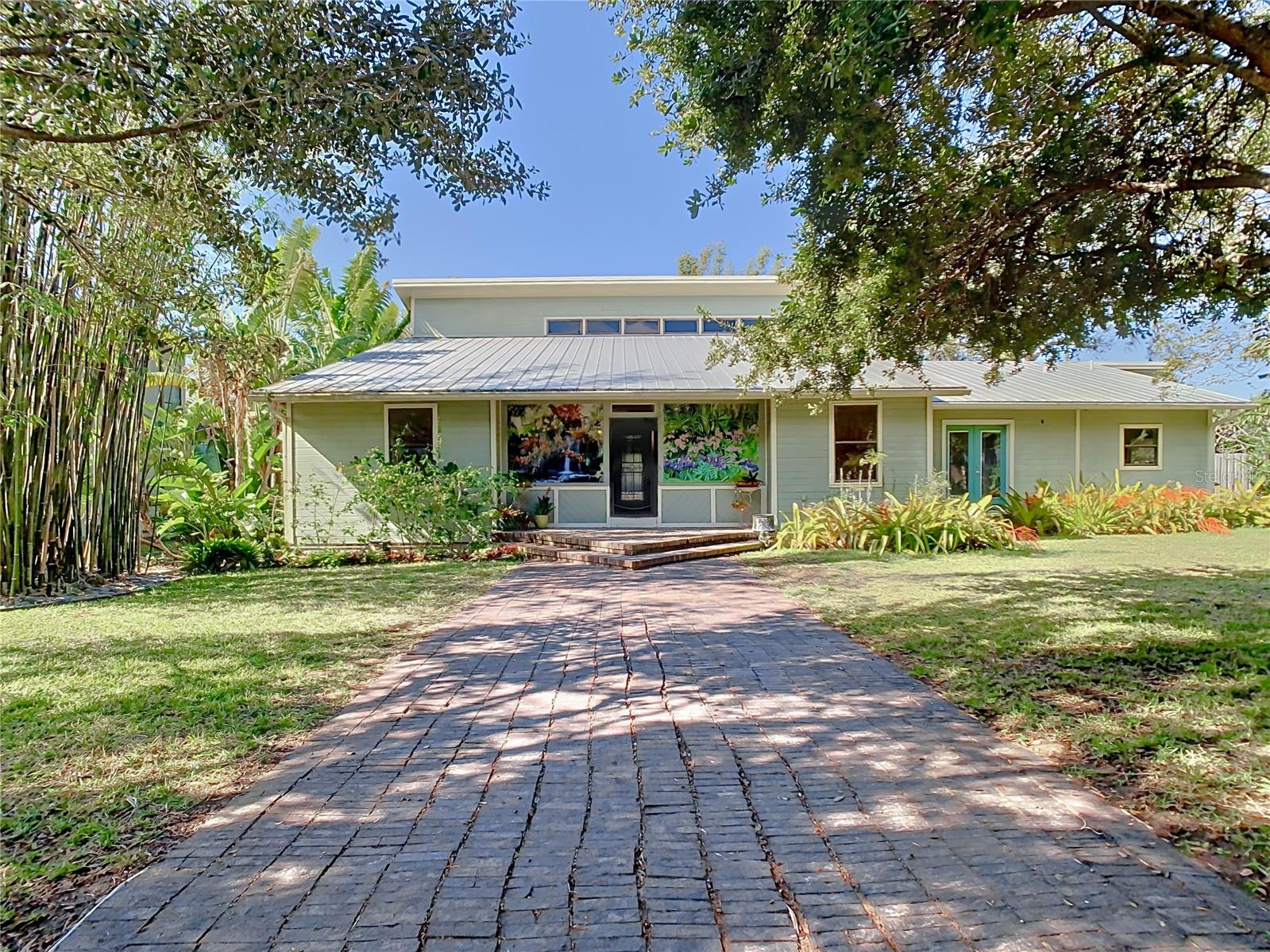 Key West-Style 5-Bedroom Pool Home in Maitland