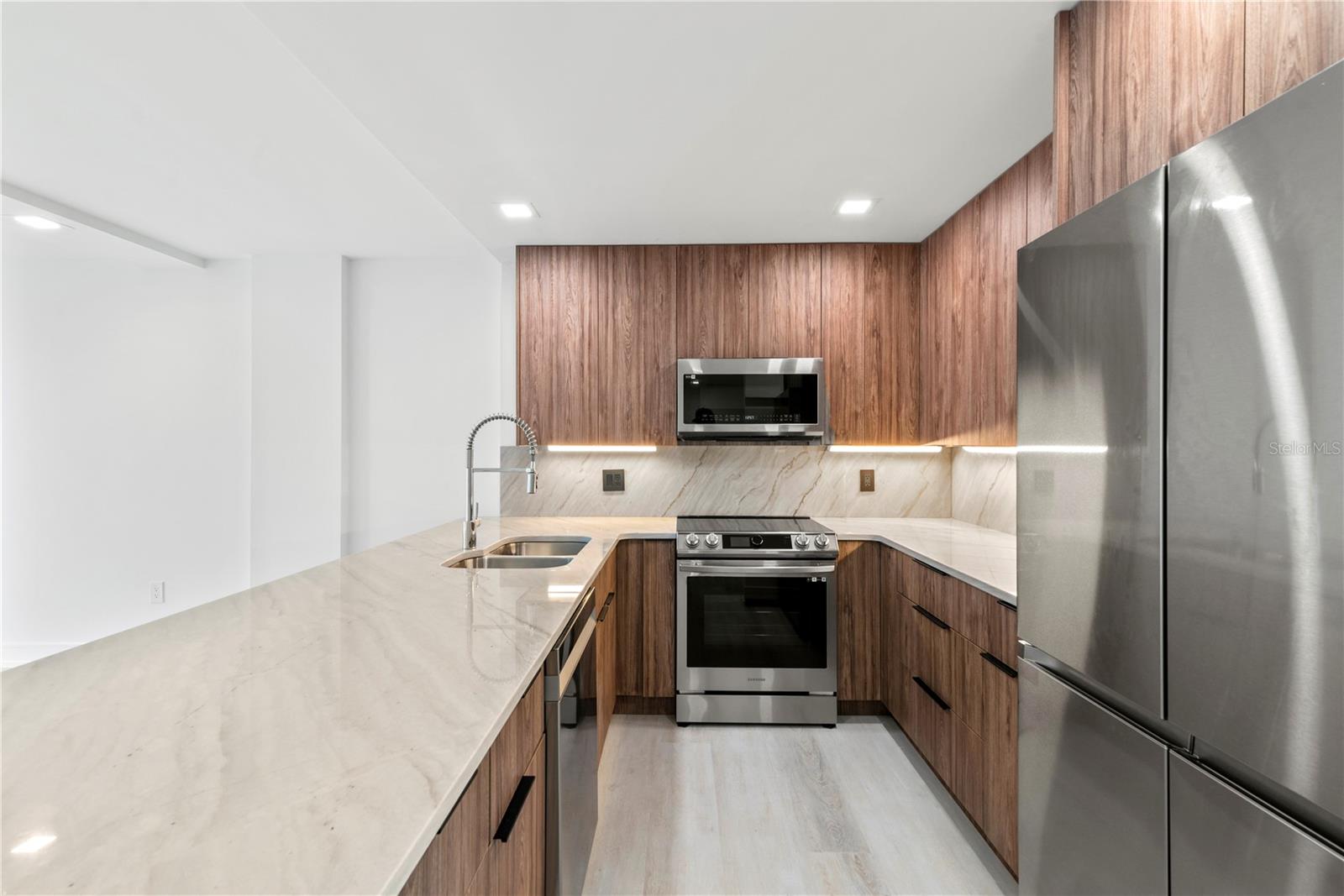 690 OSCEOLA AVE #502