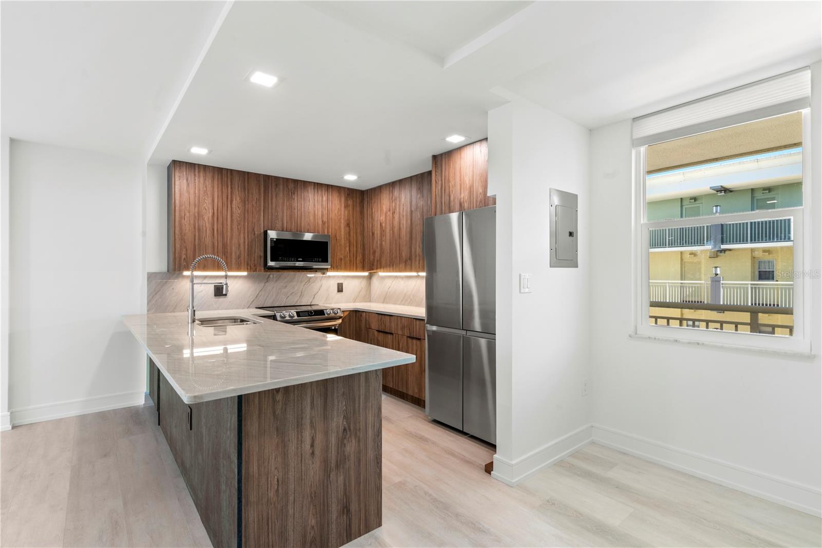 690 OSCEOLA AVE #502