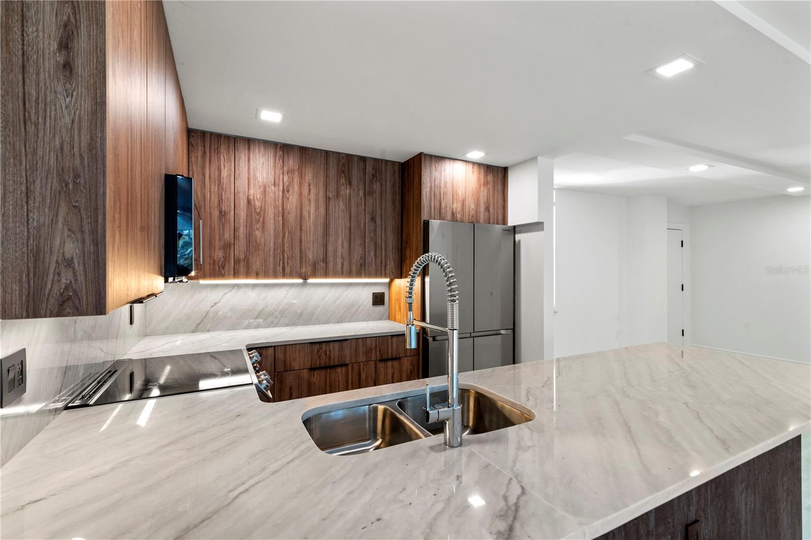 690 OSCEOLA AVE #502