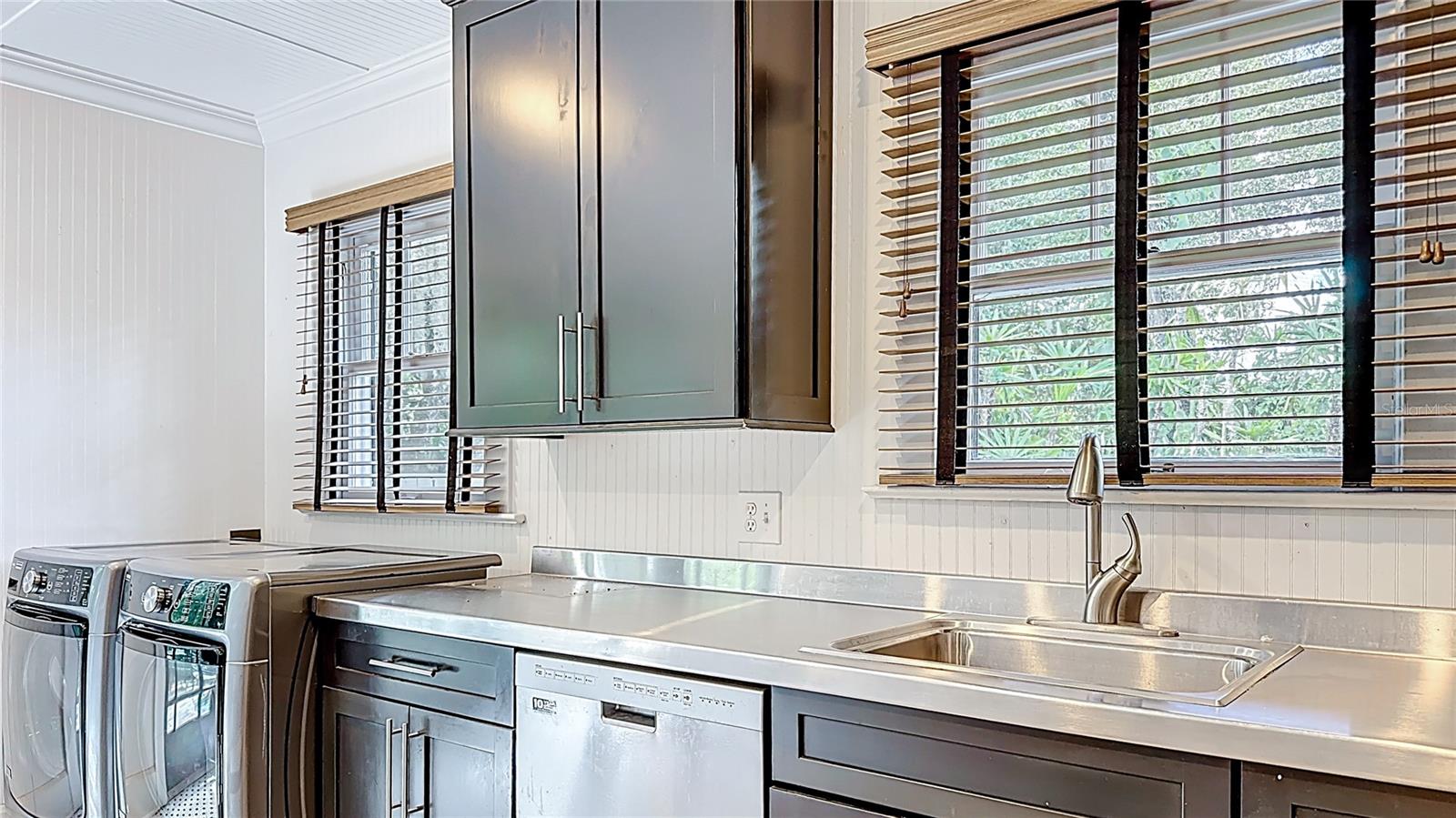 Two-Bedroom 1925 Bungalow for Lease near Thorton Park and Lake Eola