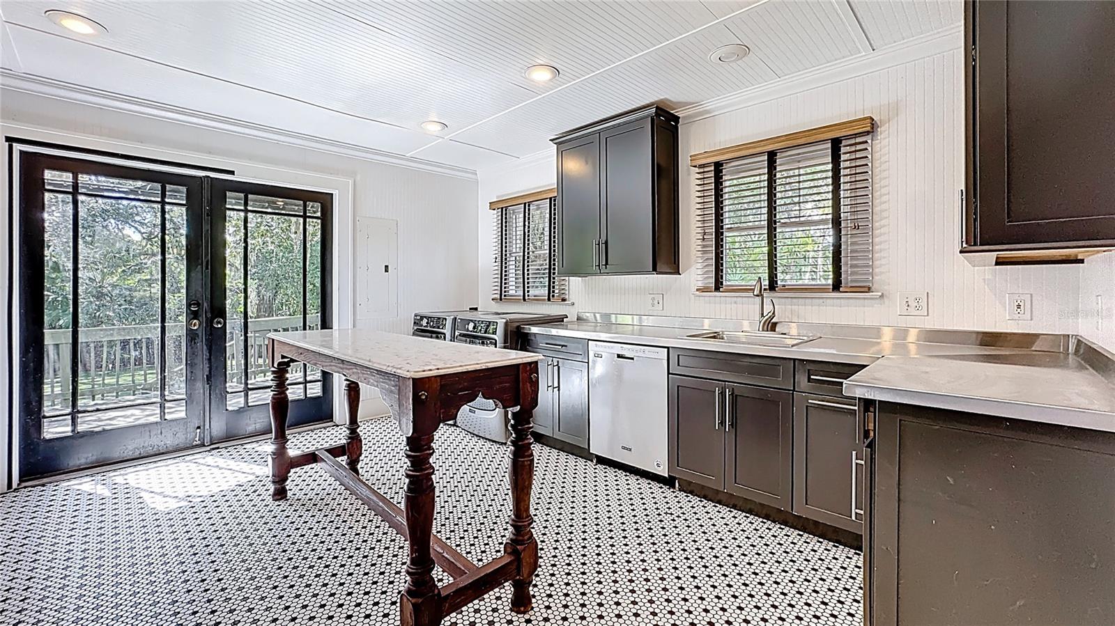 Two-Bedroom 1925 Bungalow for Lease near Thorton Park and Lake Eola