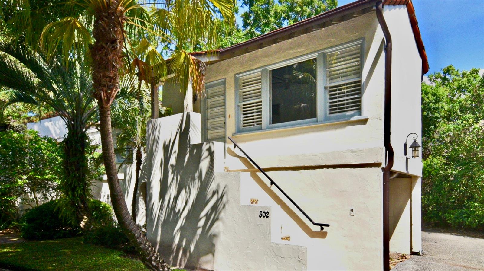 One-Bedroom Apartment for Lease in Historic Winter Park Building