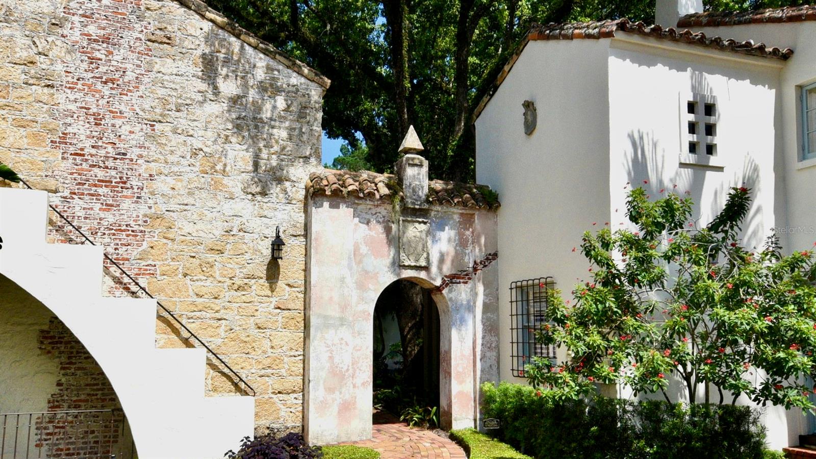 One-Bedroom Apartment for Lease in Historic Winter Park Building
