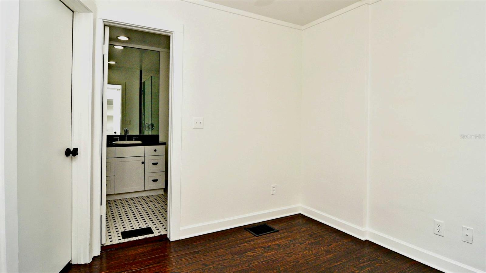 One-Bedroom Apartment for Lease in Historic Winter Park Building