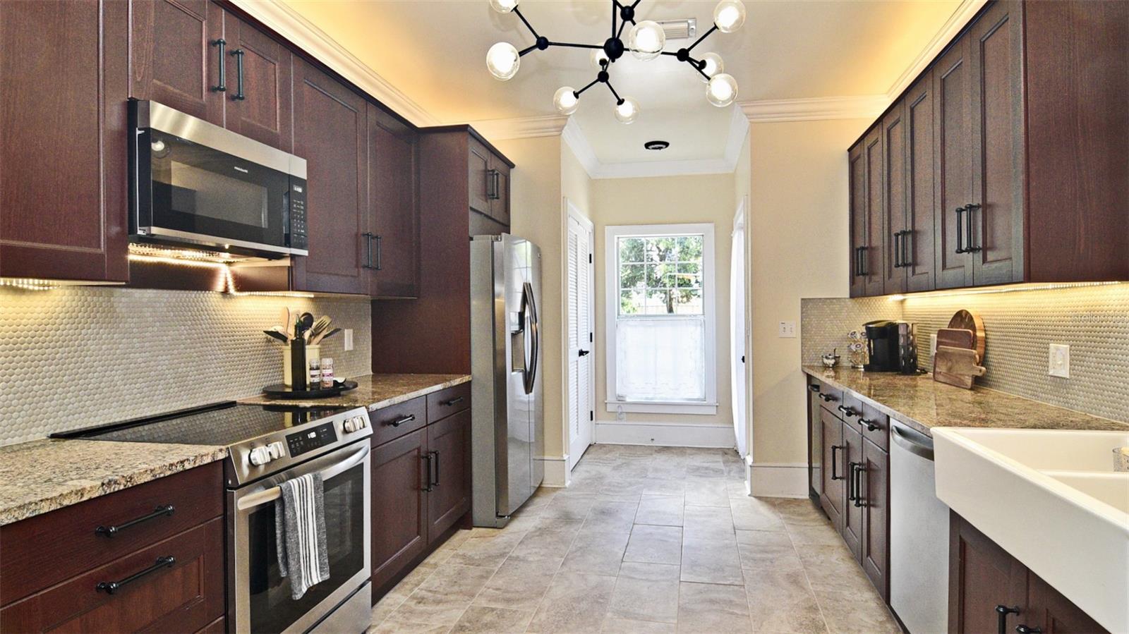 Charming 1925 Bungalow with Guesthouse in Orlando's Colonialtown