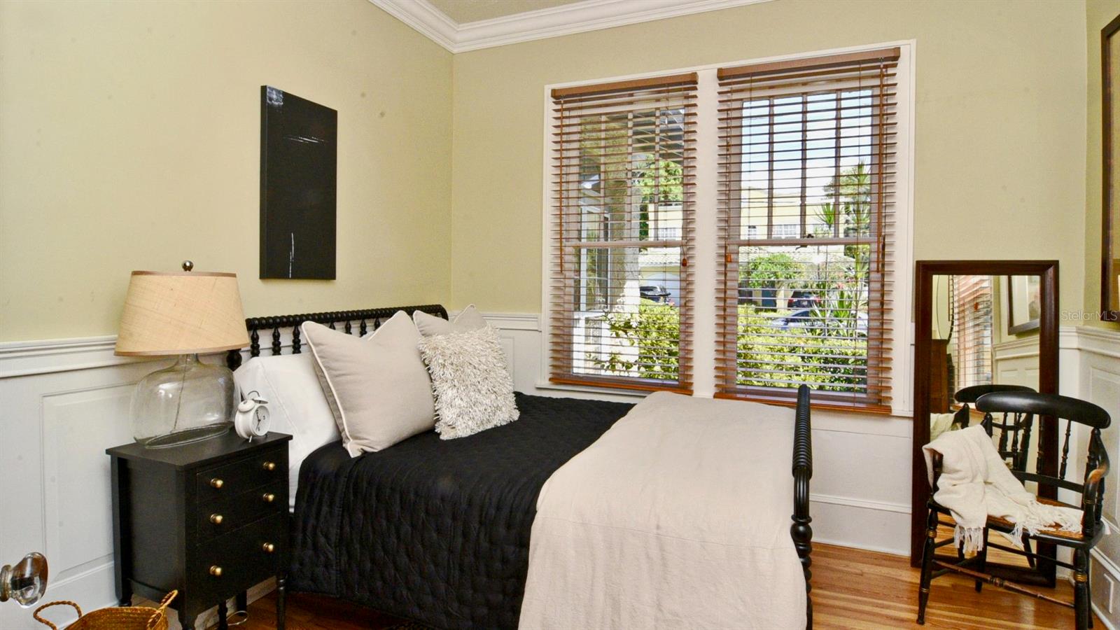 Charming 1925 Bungalow with Guesthouse in Orlando's Colonialtown