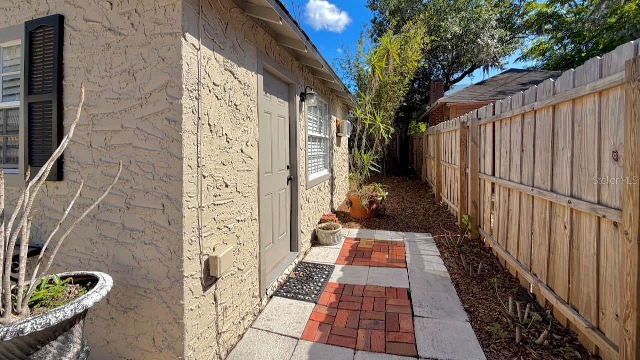 Charming 1925 Bungalow with Guesthouse in Orlando's Colonialtown