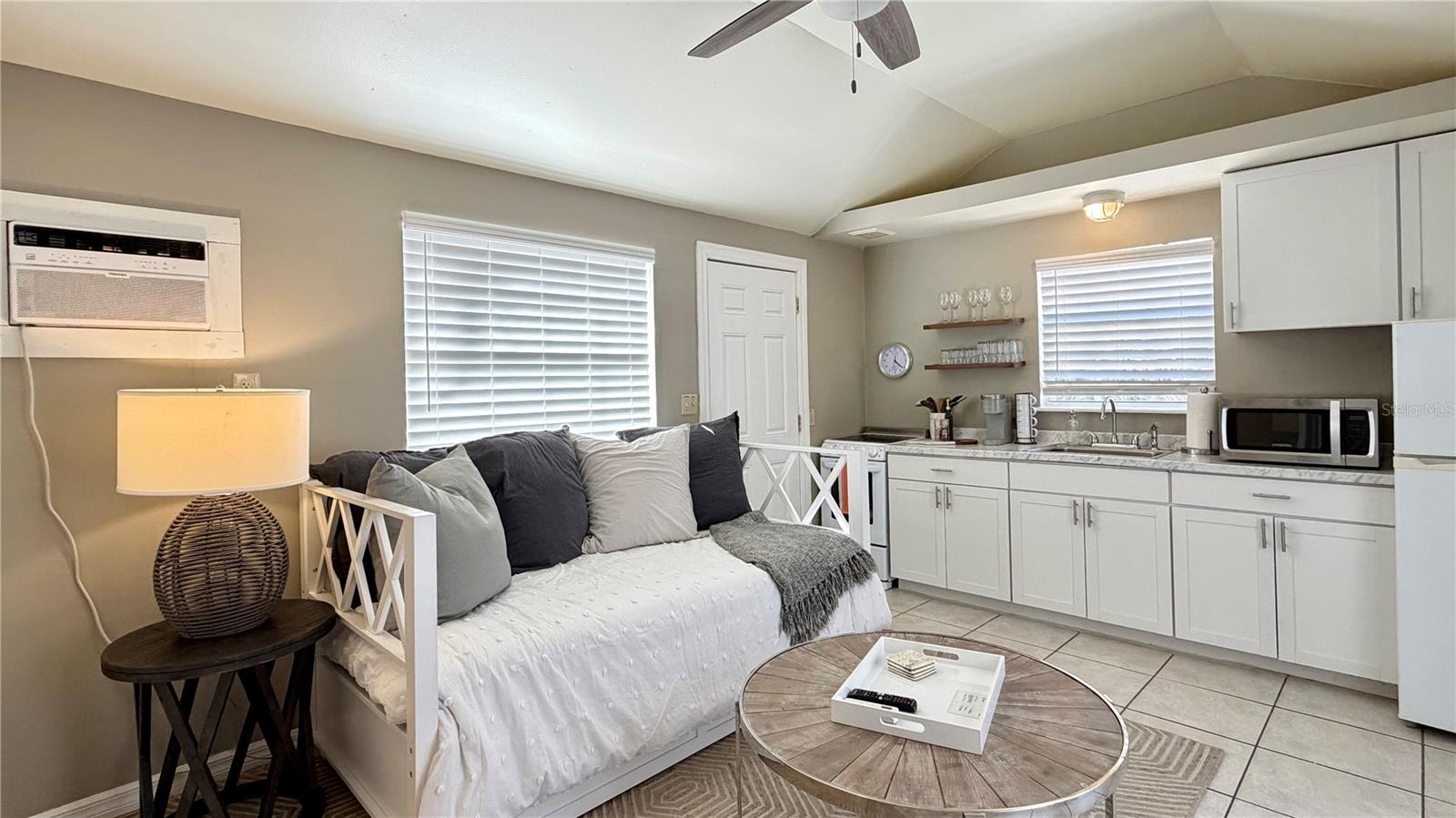 Charming 1925 Bungalow with Guesthouse in Orlando's Colonialtown