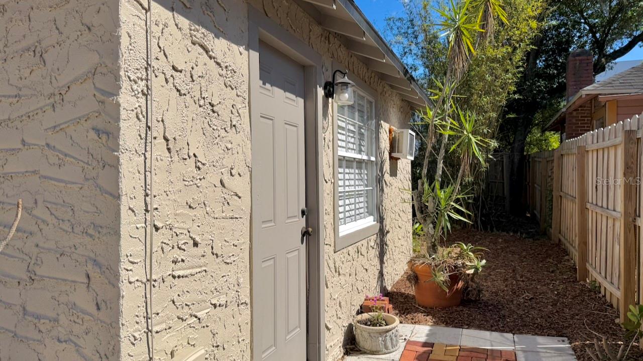 Charming 1925 Bungalow with Guesthouse in Orlando's Colonialtown