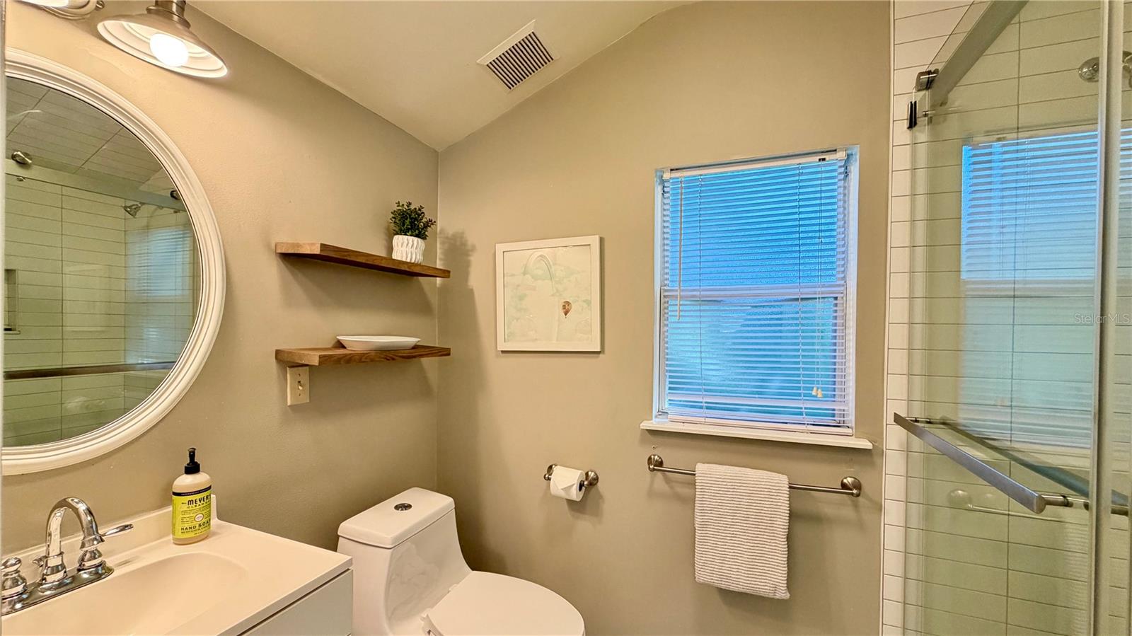 Charming 1925 Bungalow with Guesthouse in Orlando's Colonialtown