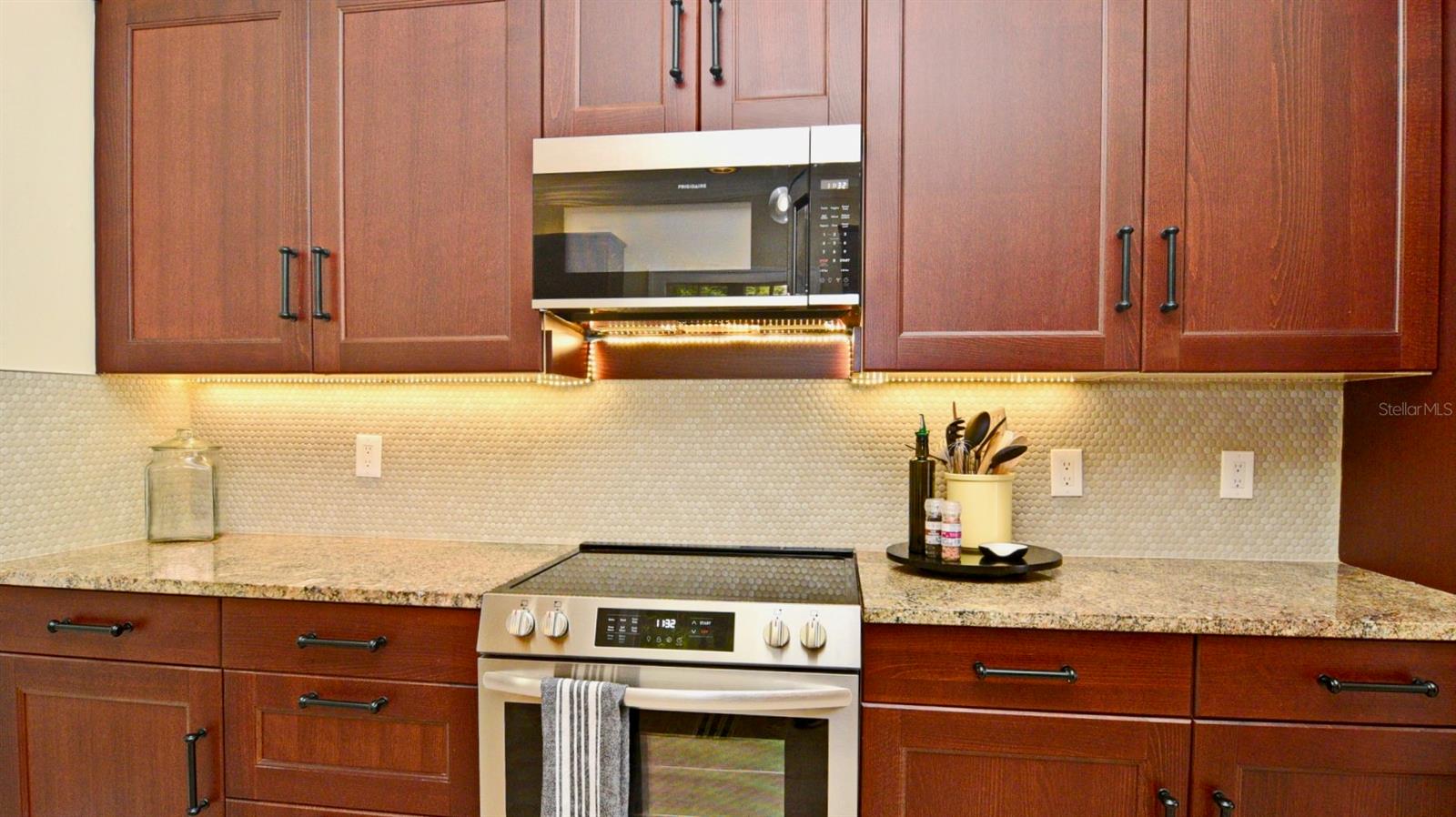 Charming 1925 Bungalow with Guesthouse in Orlando's Colonialtown