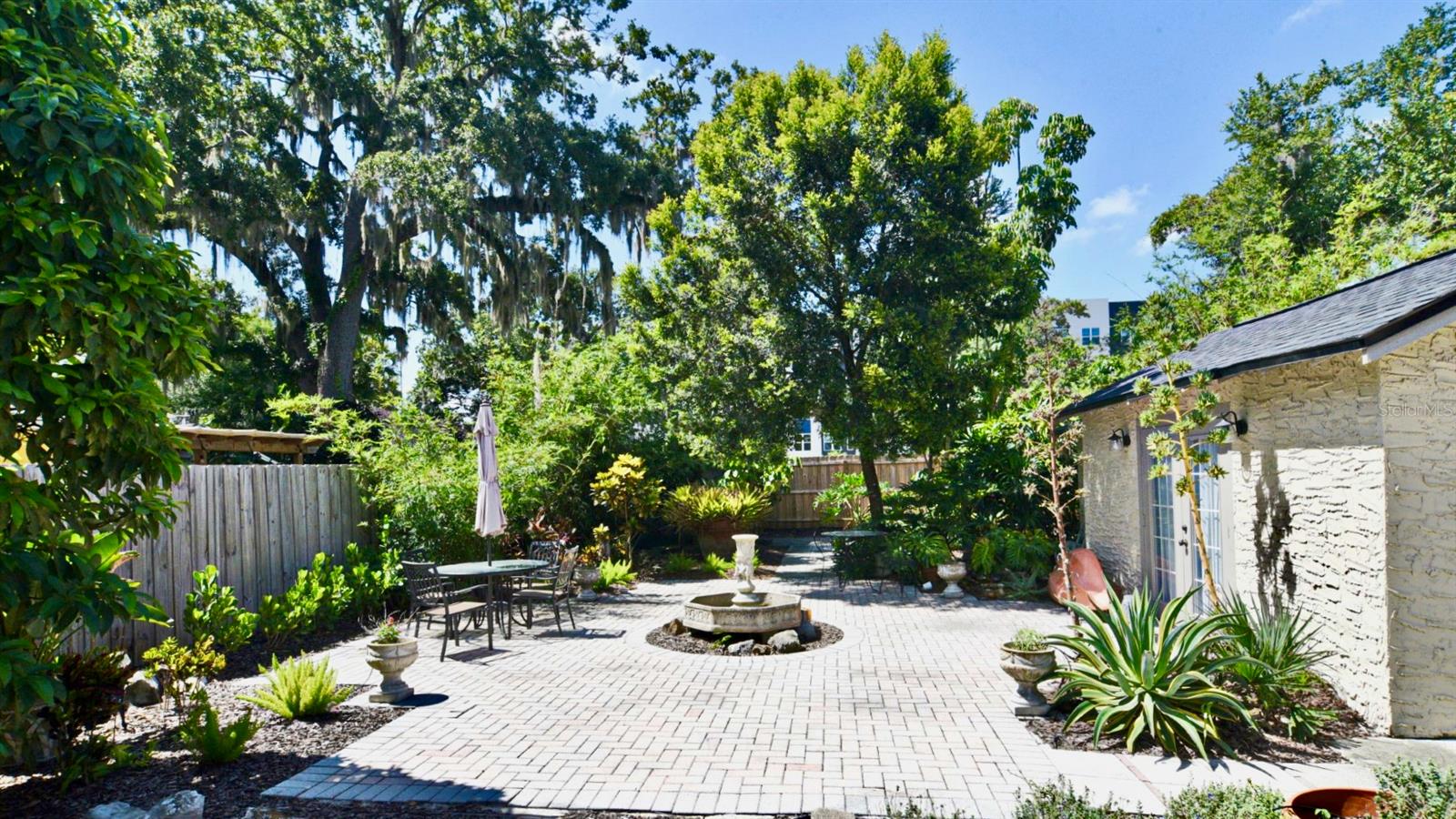 Charming 1925 Bungalow with Guesthouse in Orlando's Colonialtown