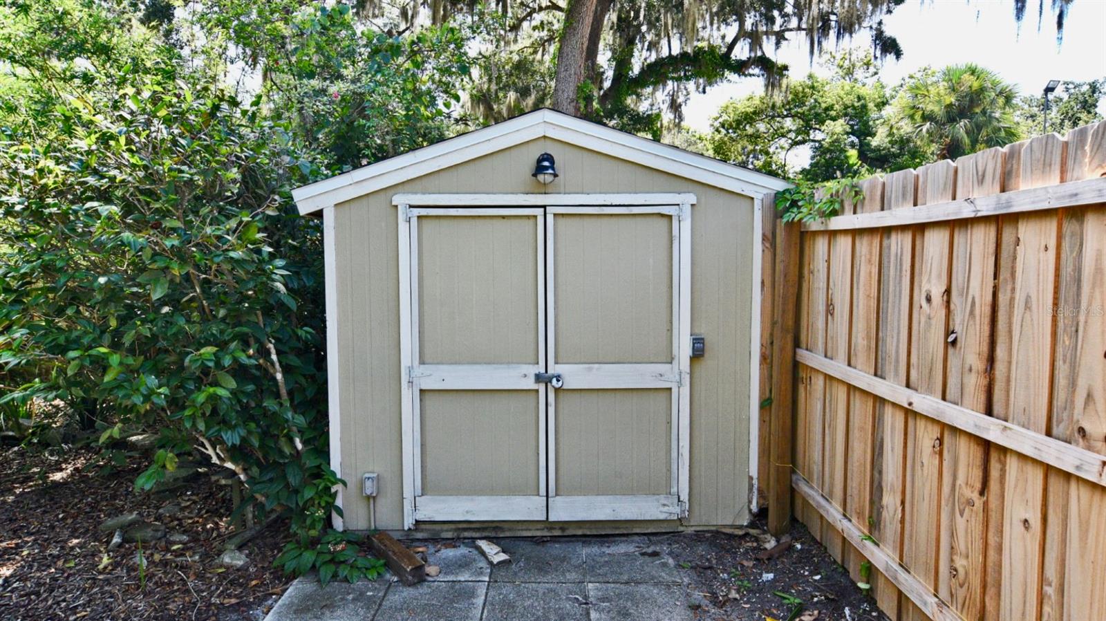 Charming 1925 Bungalow with Guesthouse in Orlando's Colonialtown