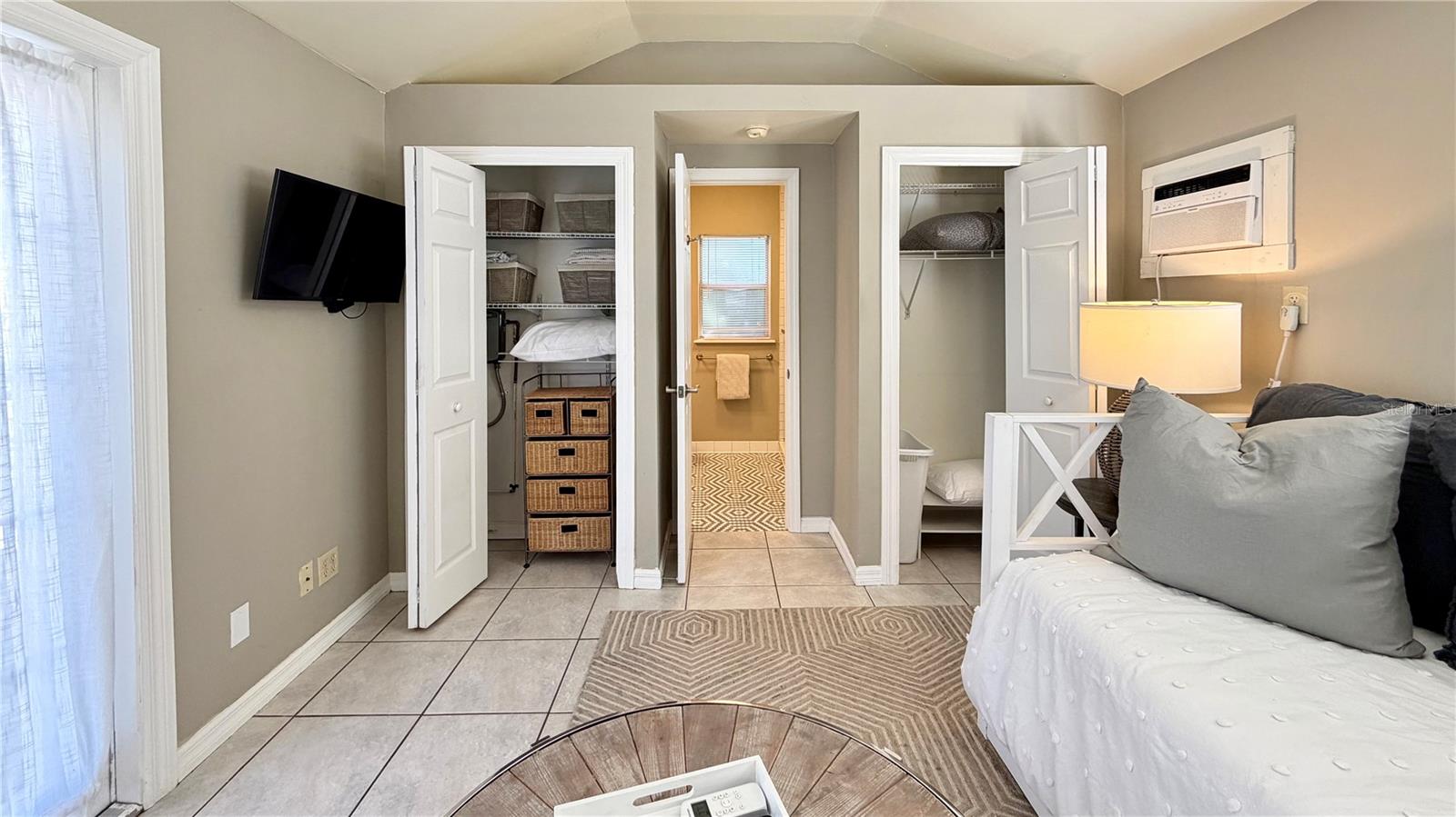 Charming 1925 Bungalow with Guesthouse in Orlando's Colonialtown