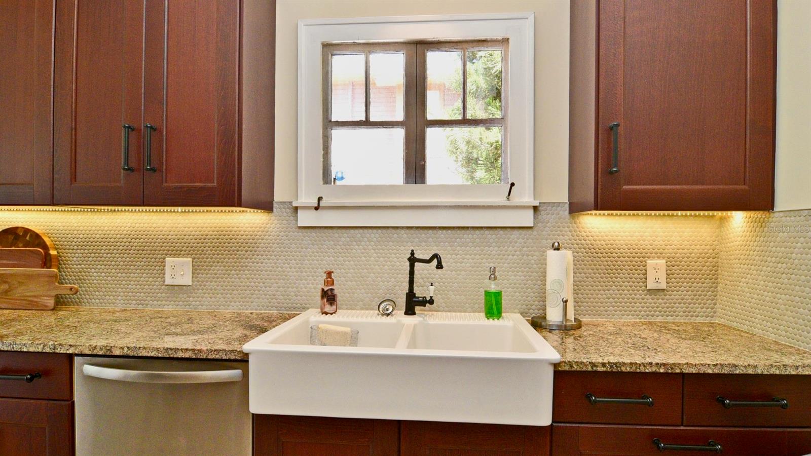 Charming 1925 Bungalow with Guesthouse in Orlando's Colonialtown