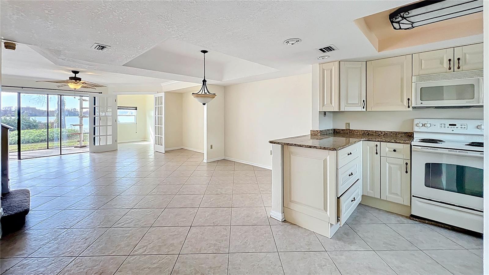 630 KILLARNEY BAY CT #3