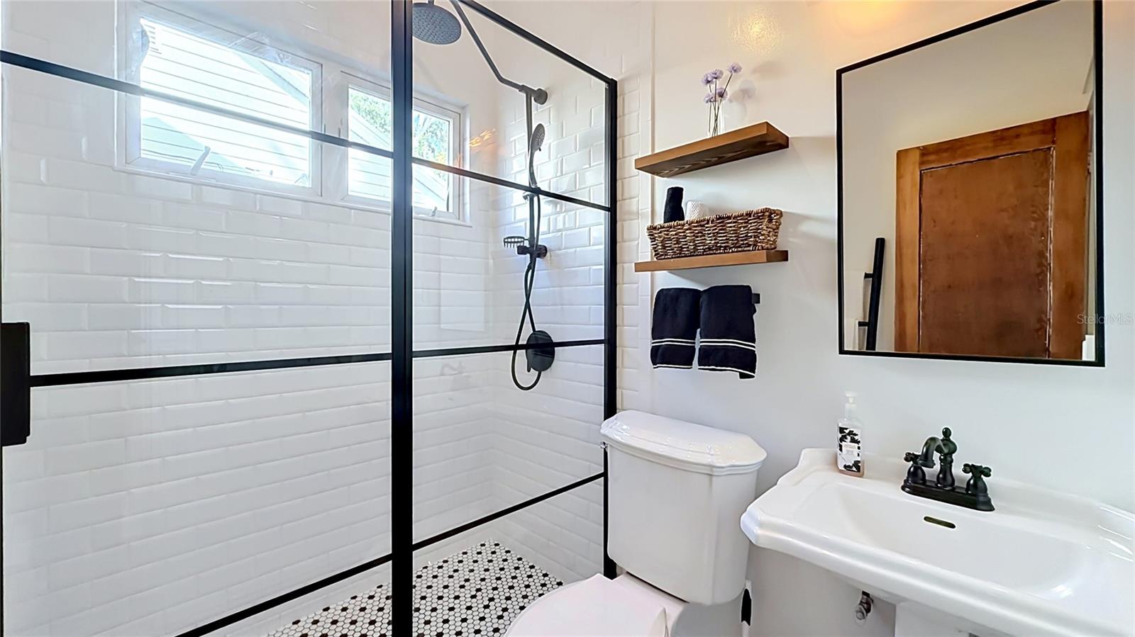 2-Bedroom Colonialtown Bungalow for Lease