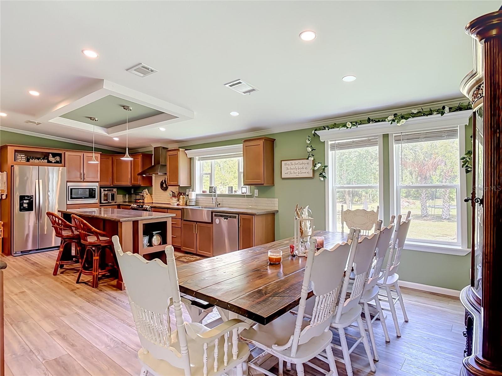353 URANUS TRL