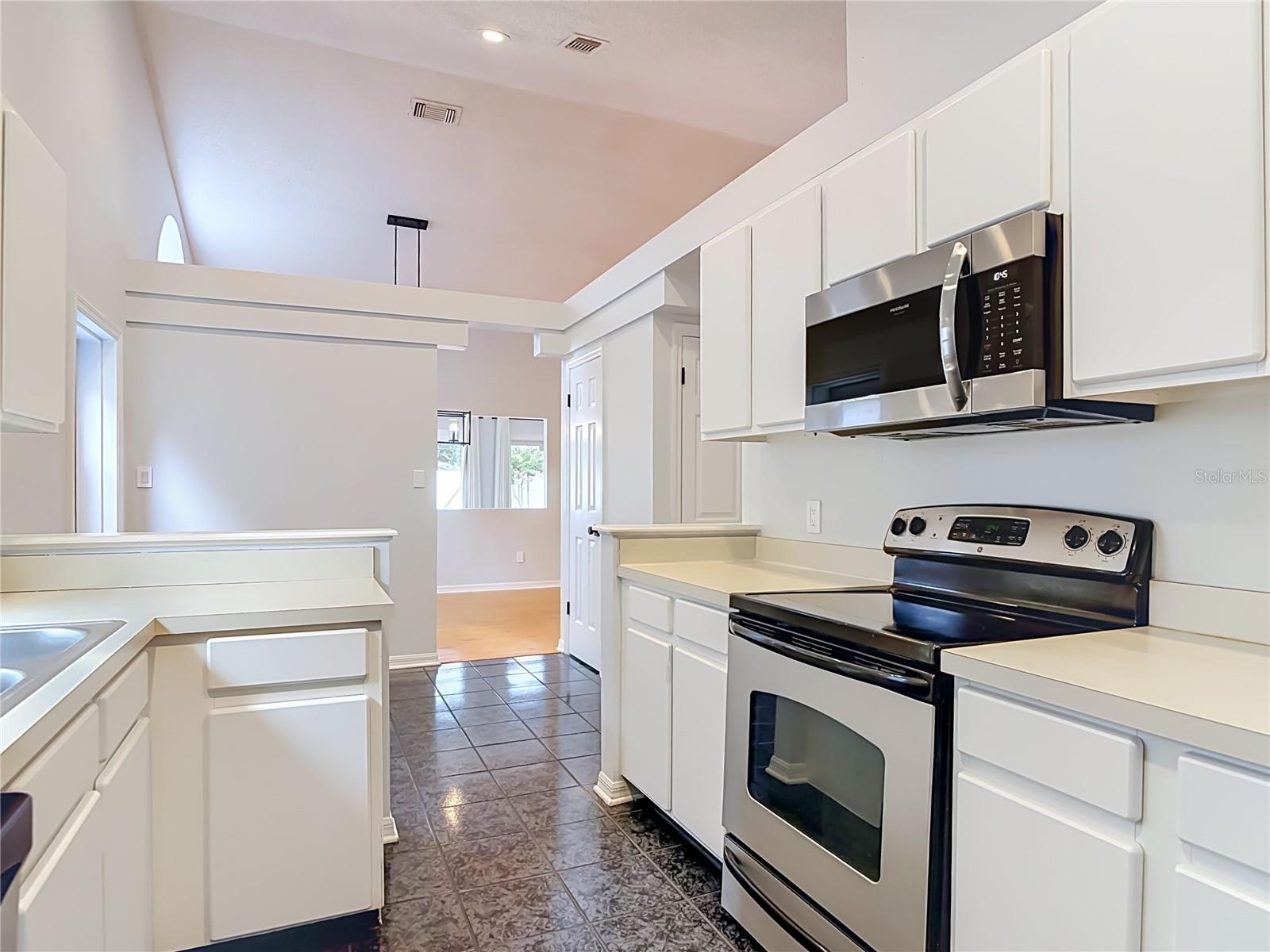 744 BARRINGTON CIR