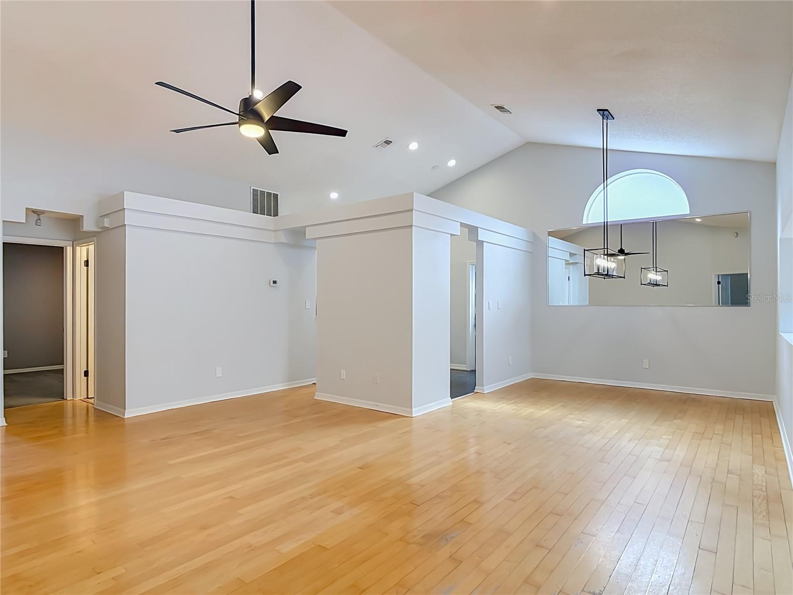 744 BARRINGTON CIR