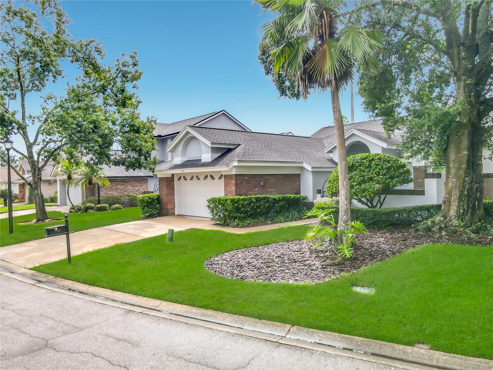 744 BARRINGTON CIR