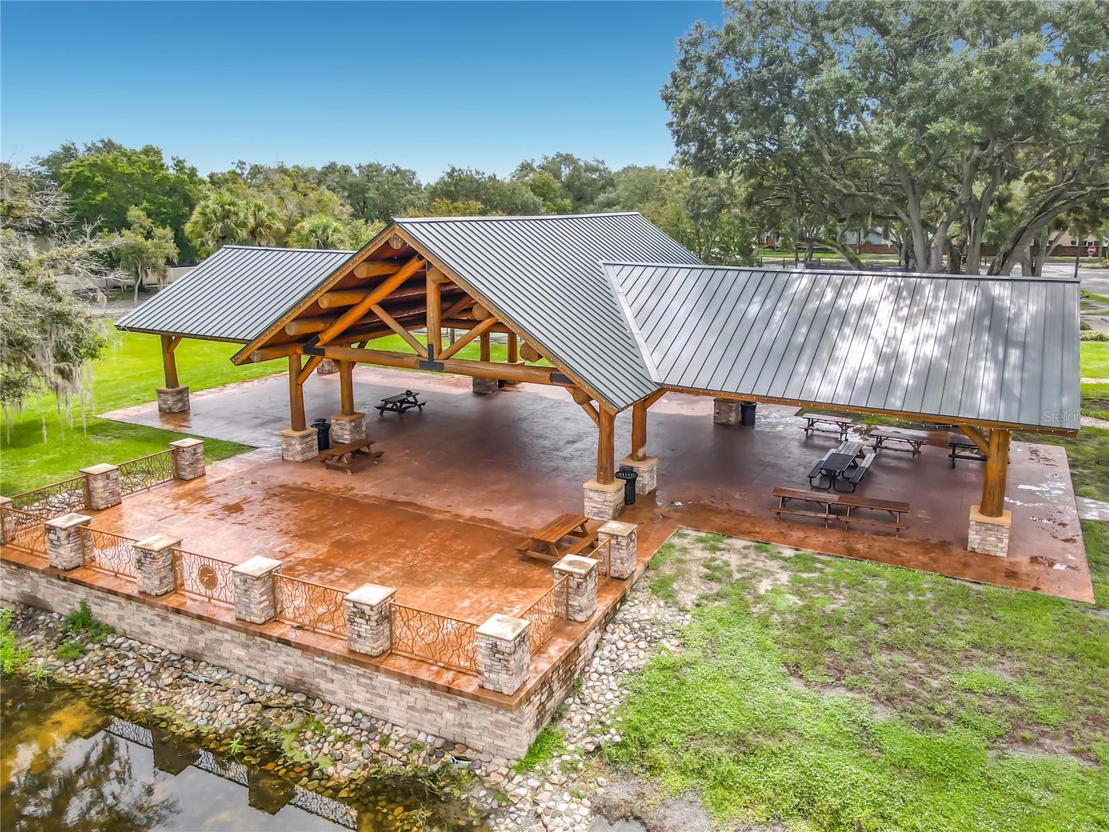 744 BARRINGTON CIR
