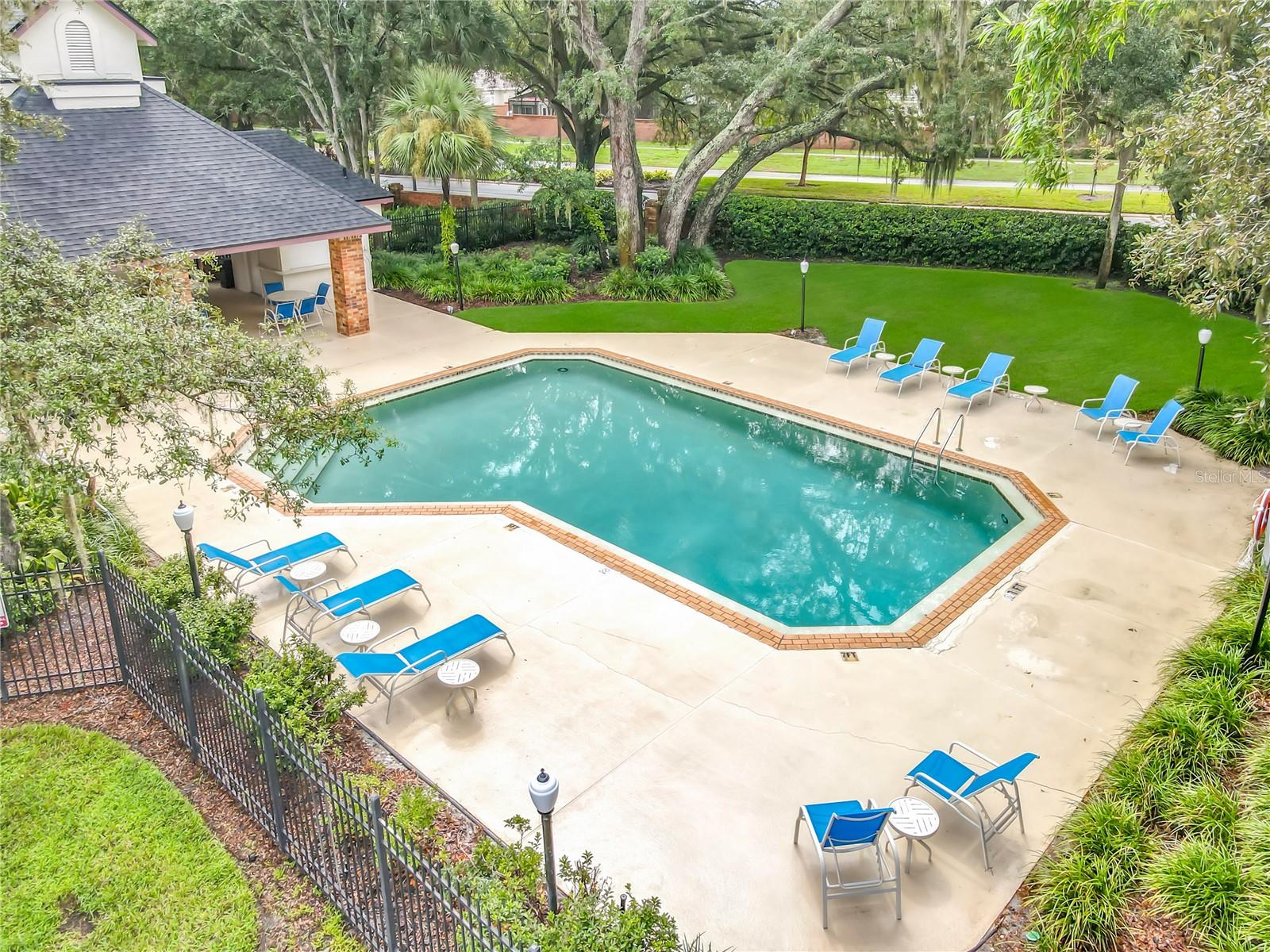 744 BARRINGTON CIR