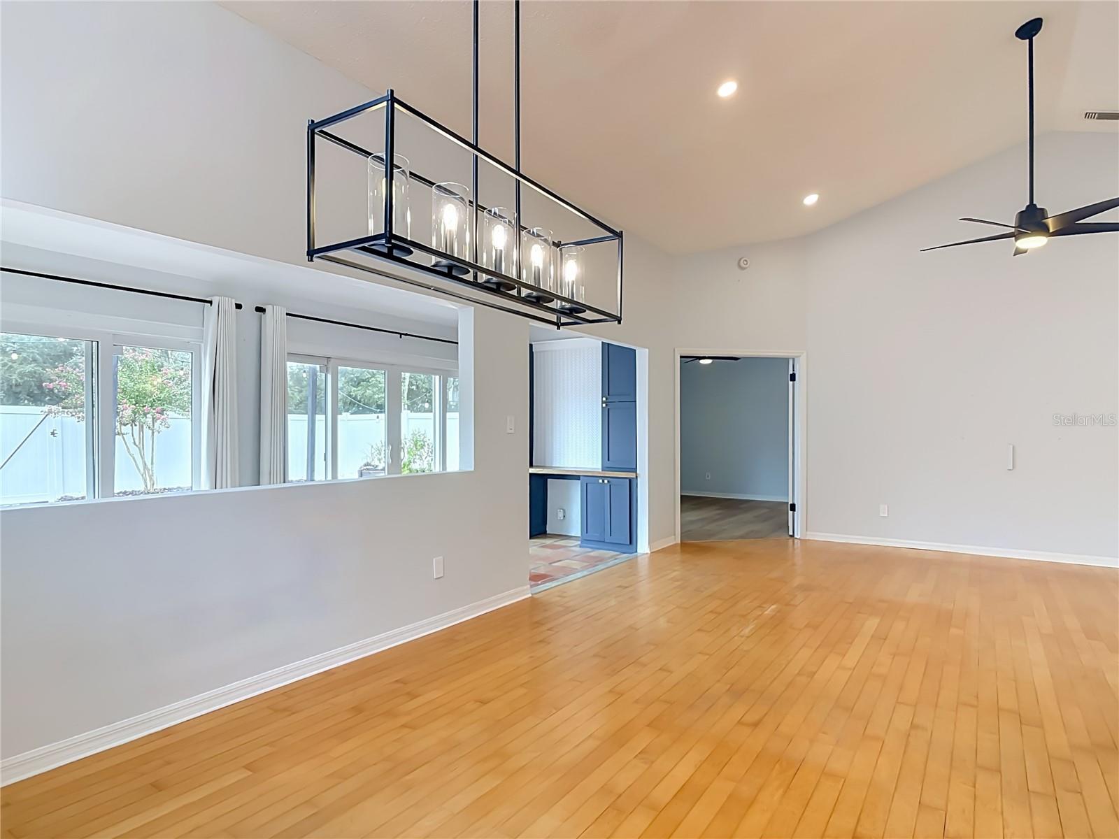 744 BARRINGTON CIR