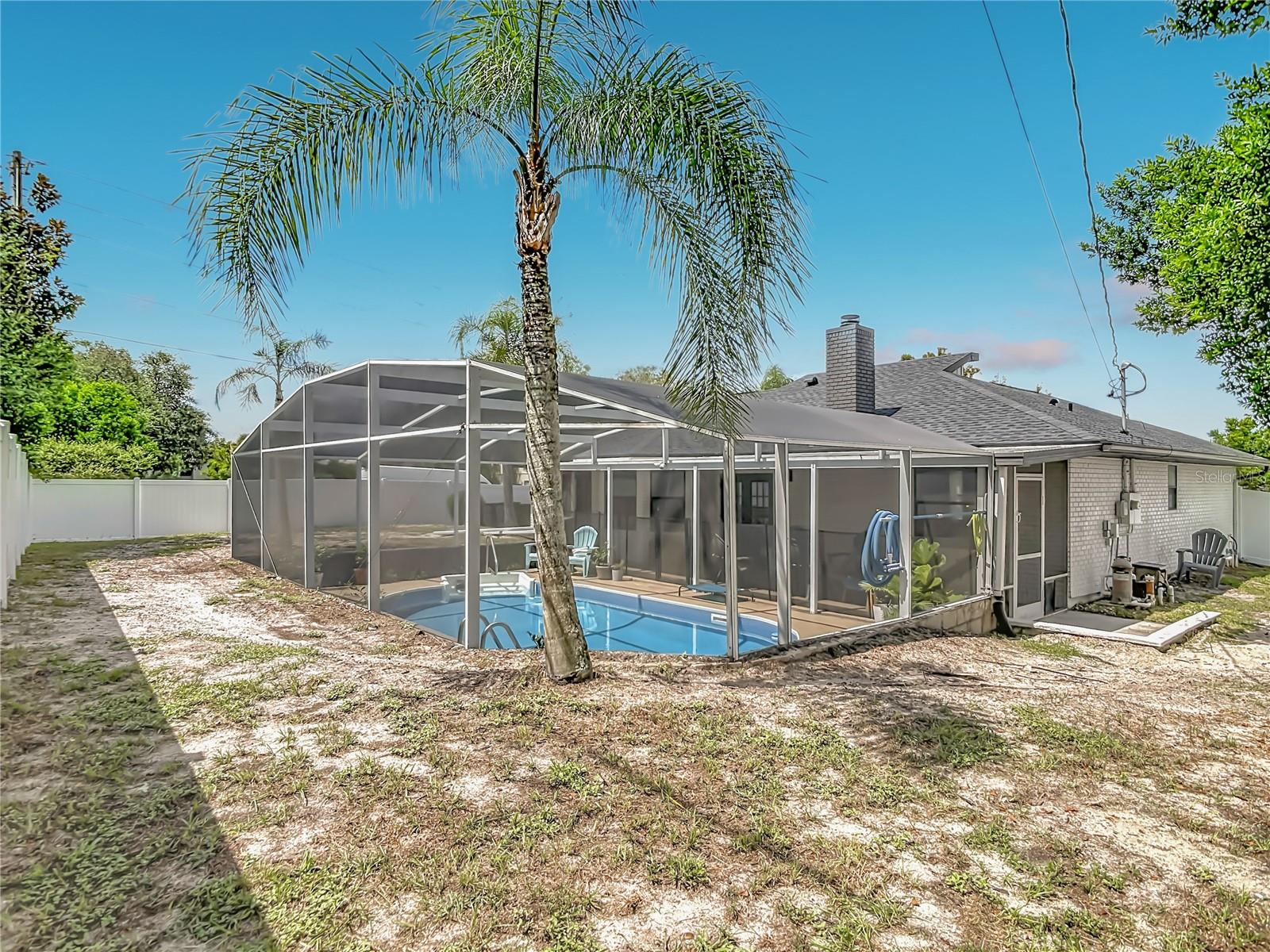 2121 ARROWHEAD AVE