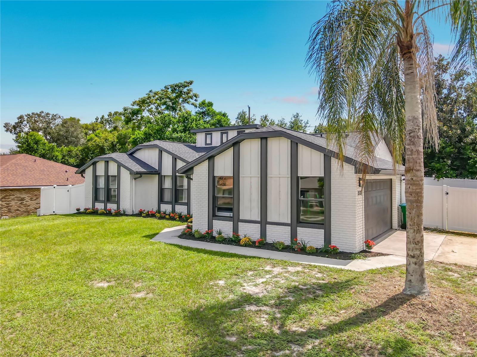 2121 ARROWHEAD AVE