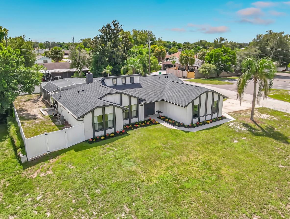 2121 ARROWHEAD AVE