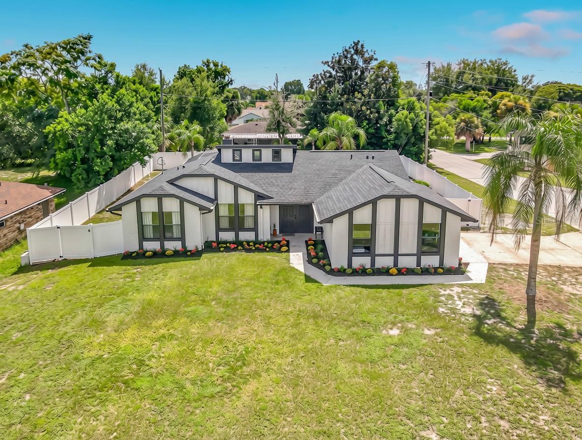 2121 ARROWHEAD AVE
