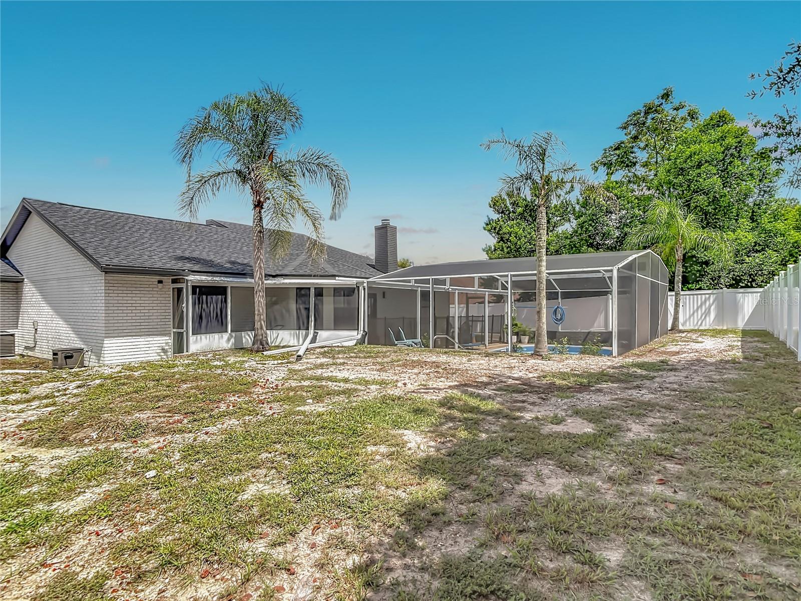 2121 ARROWHEAD AVE