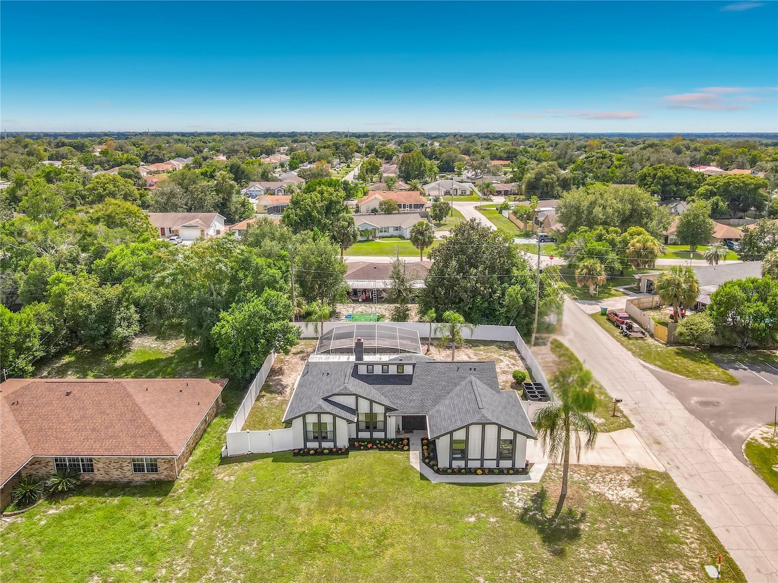 2121 ARROWHEAD AVE
