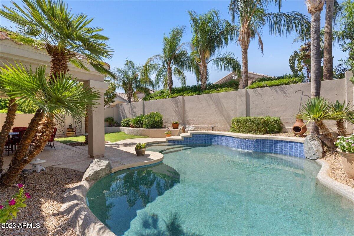 8092 E MICHELLE Drive