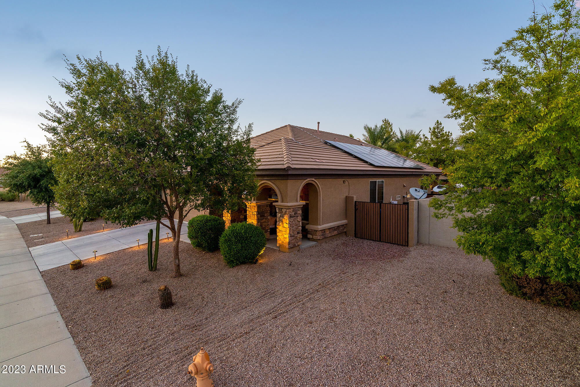 3046 E RIDGEWOOD
