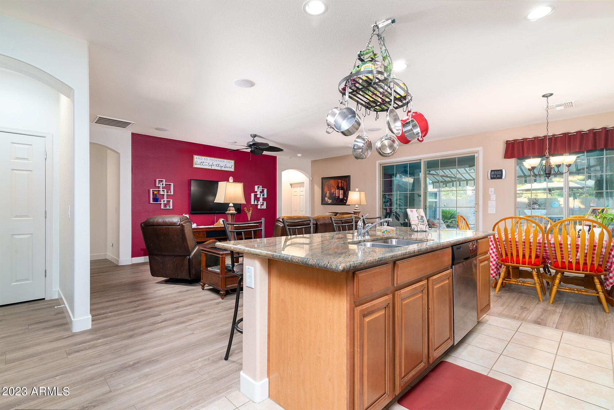 3046 E RIDGEWOOD