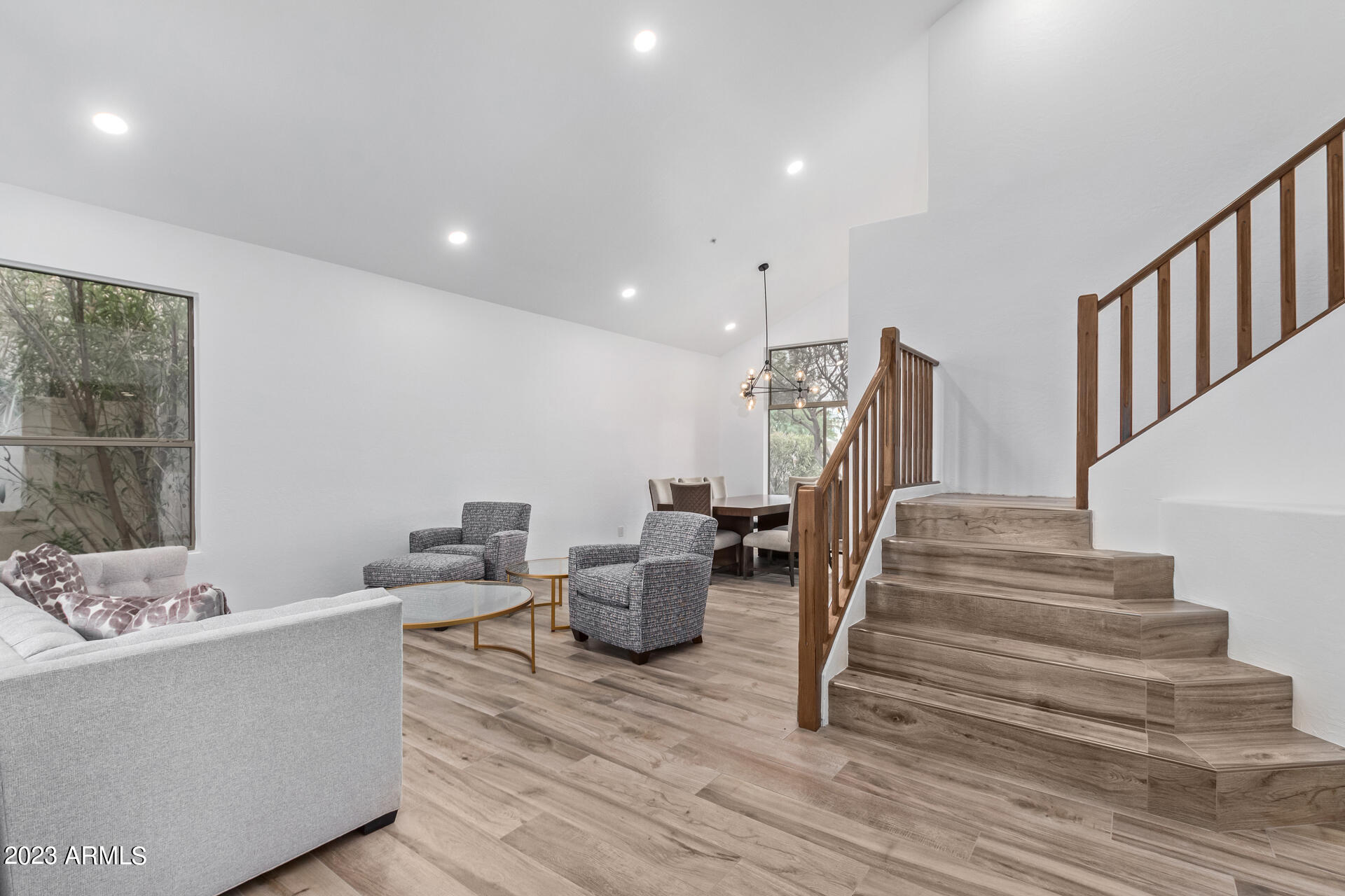 8155 E MICHELLE Drive