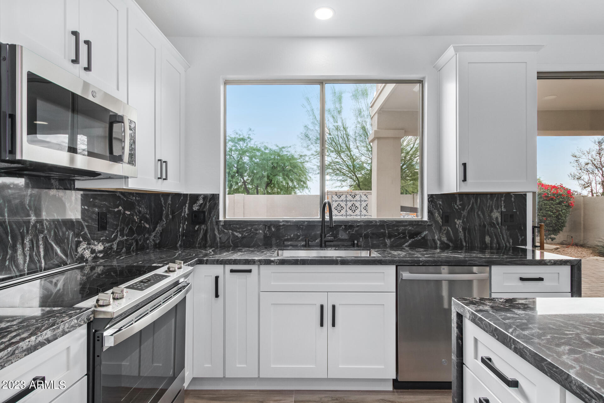 8155 E MICHELLE Drive