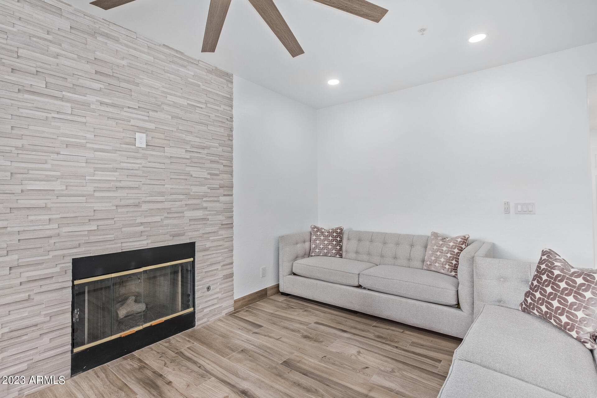 8155 E MICHELLE Drive