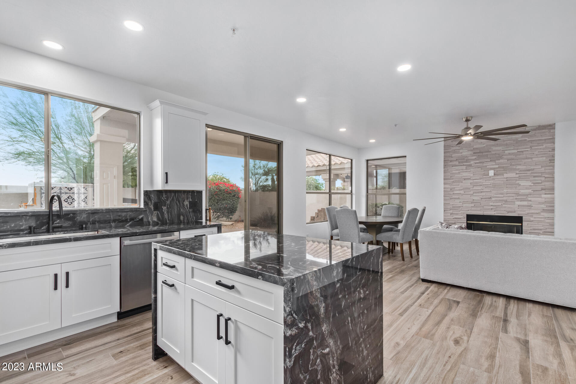 8155 E MICHELLE Drive