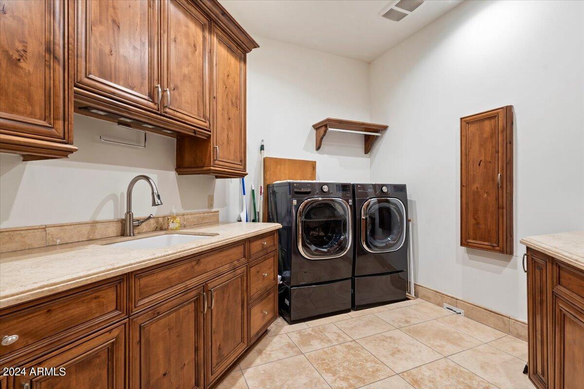 7300 N 70TH Street