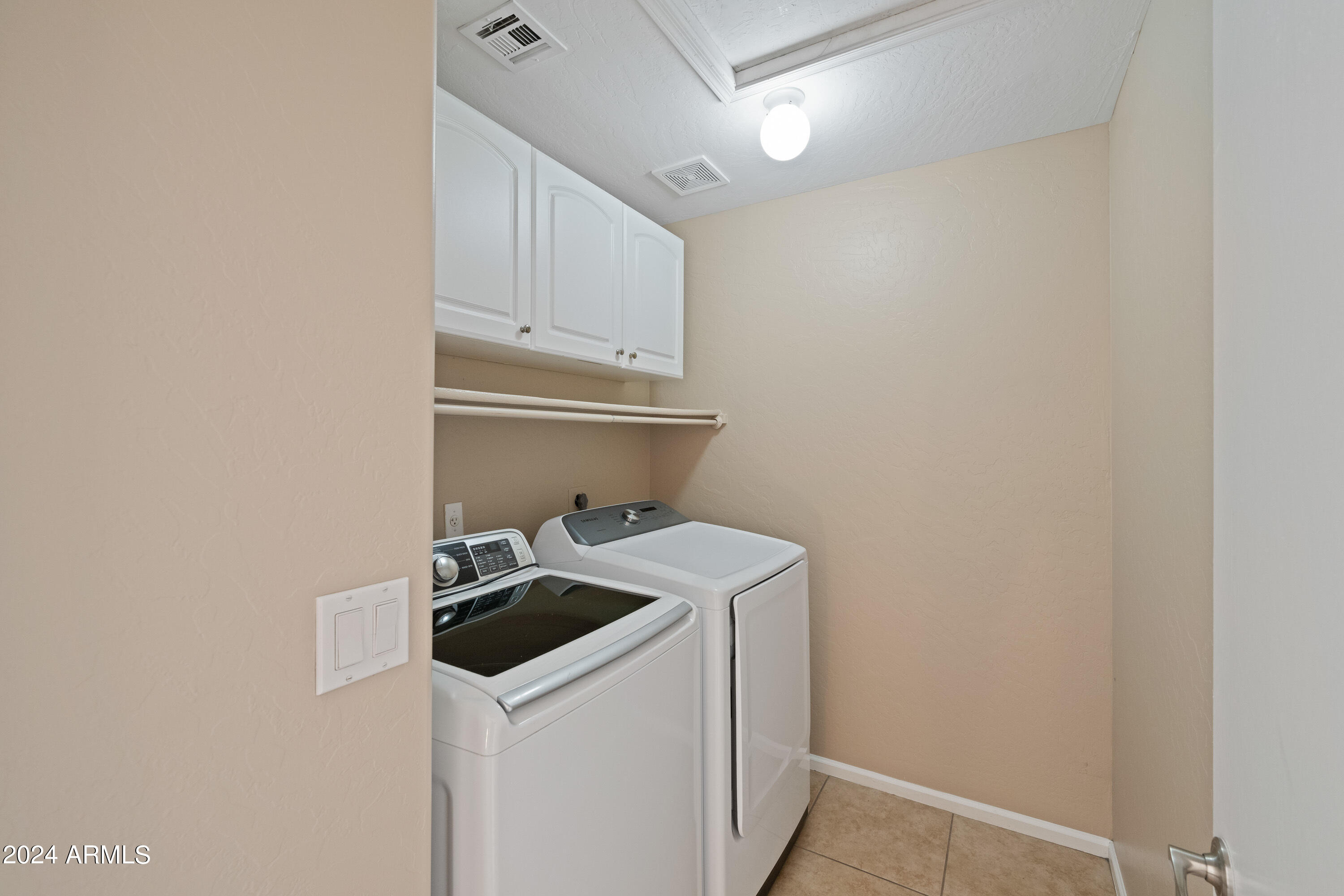 1359 E GAIL Court