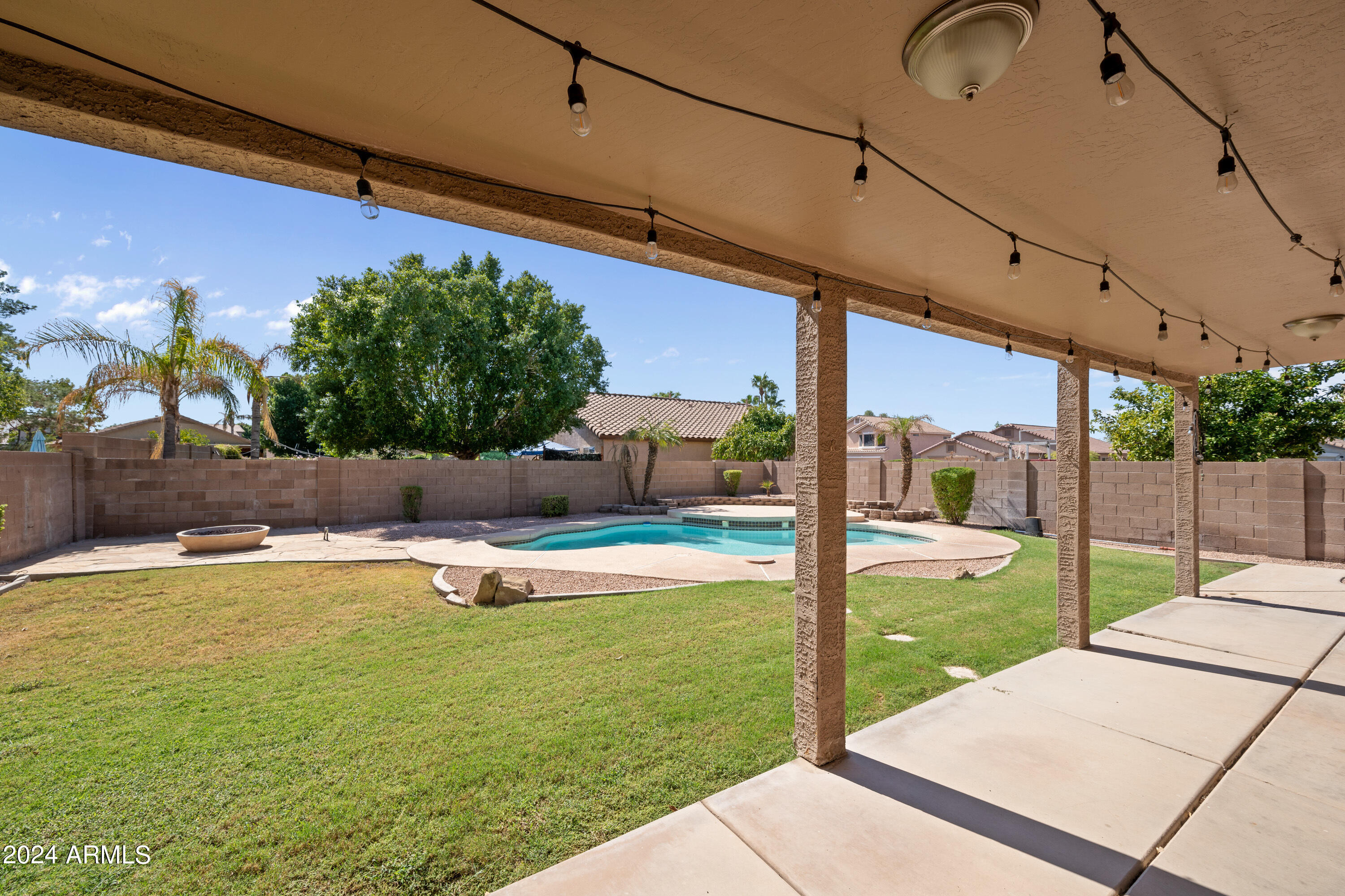 1359 E GAIL Court