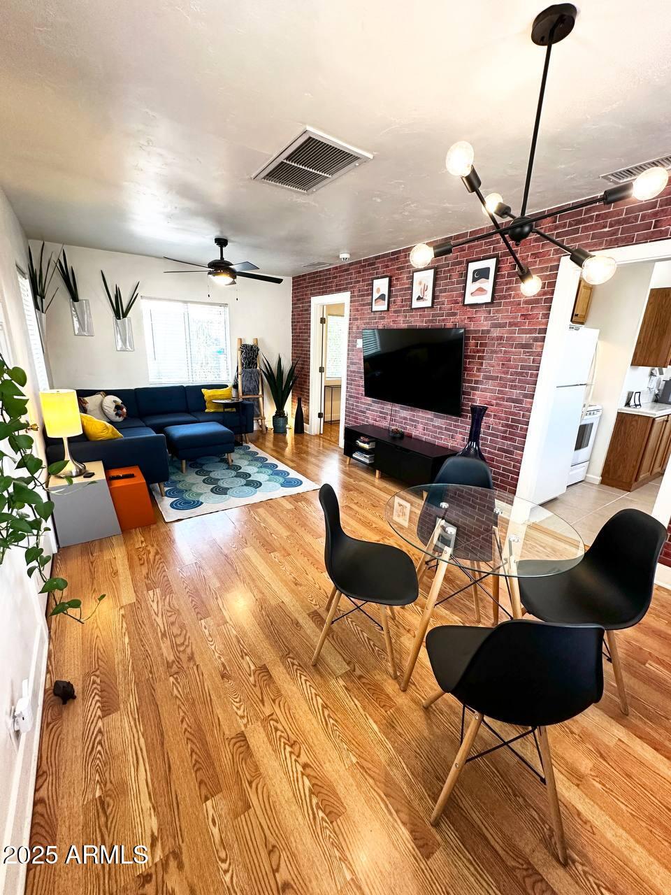 3832 N 9TH Street