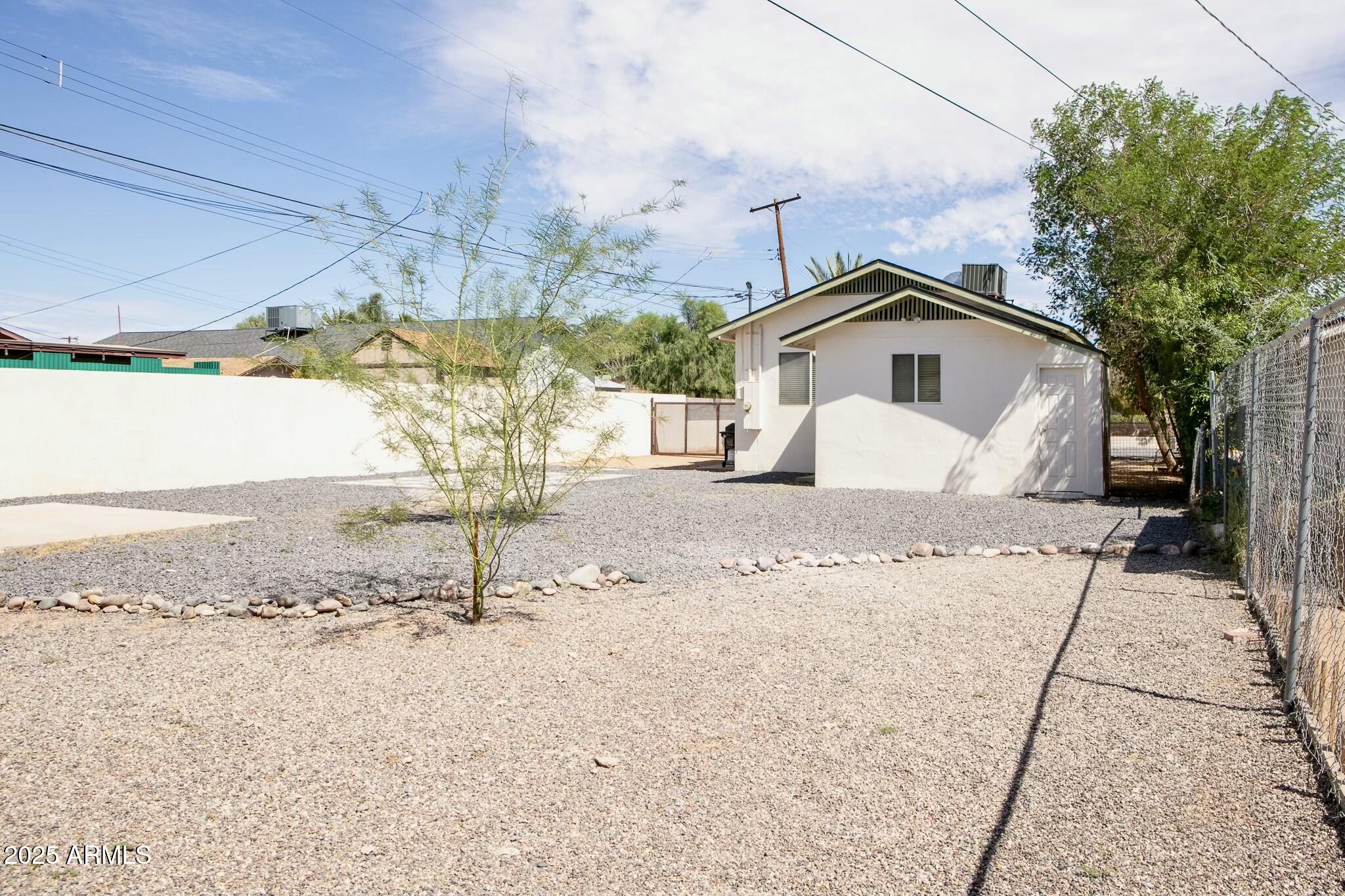 3832 N 9TH Street
