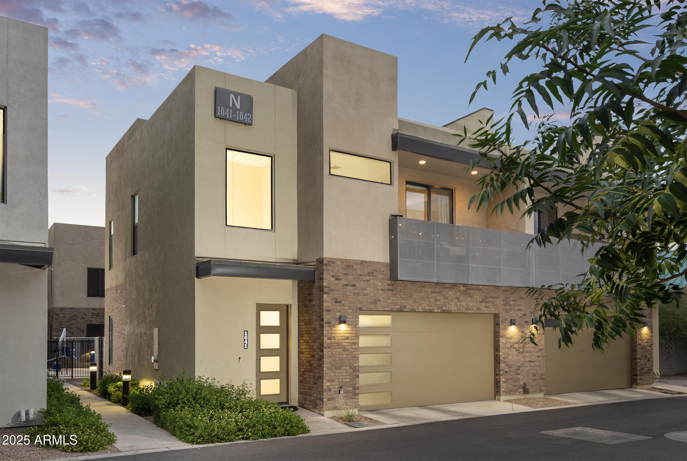 901 S SMITH Road, 1041