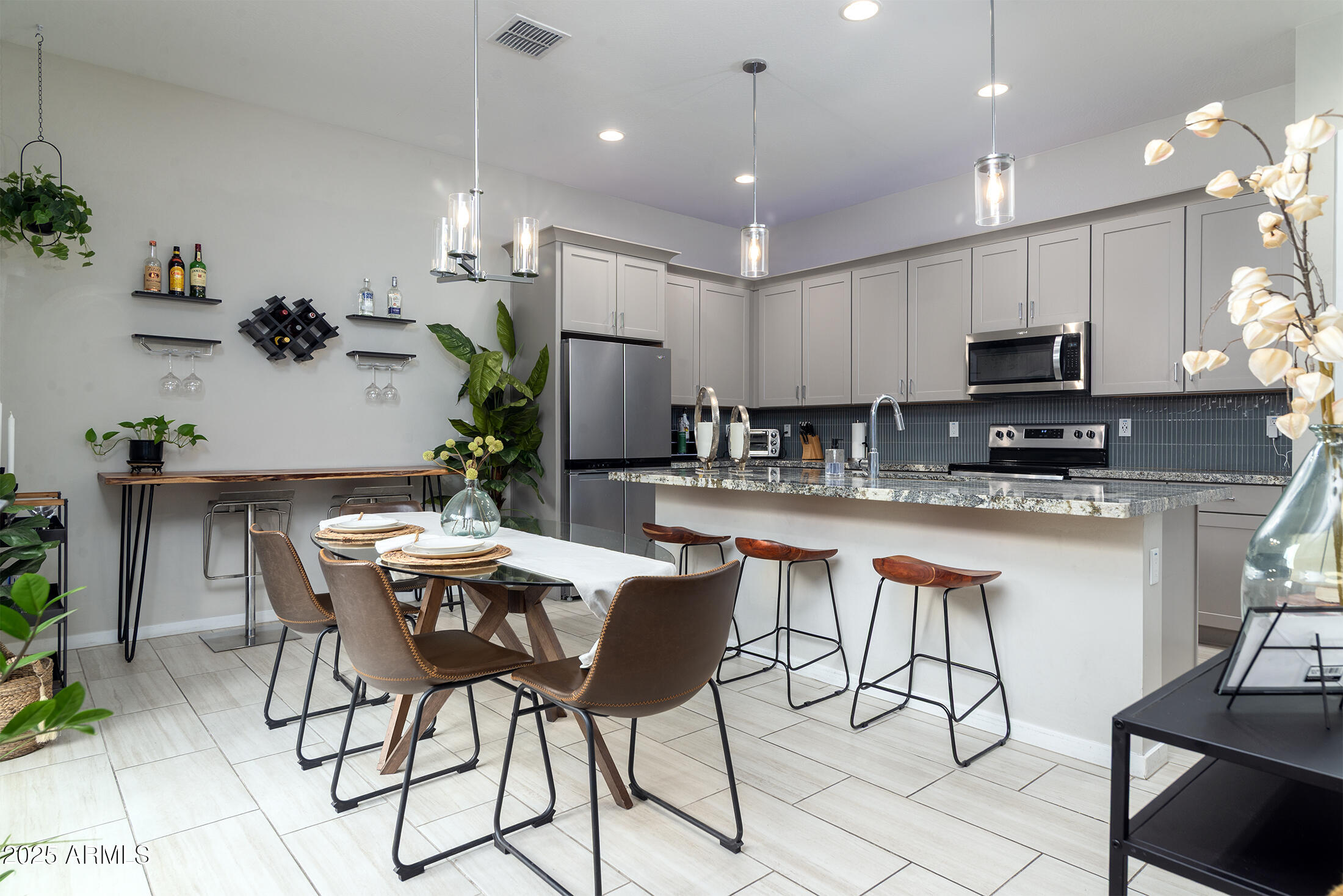 901 S SMITH Road, 1041