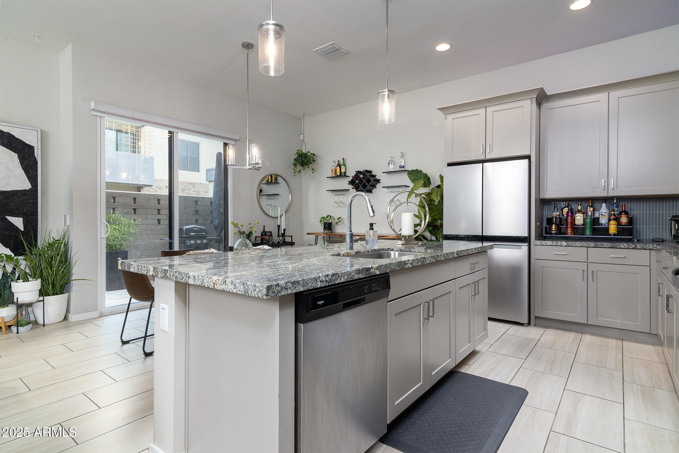 901 S SMITH Road, 1041